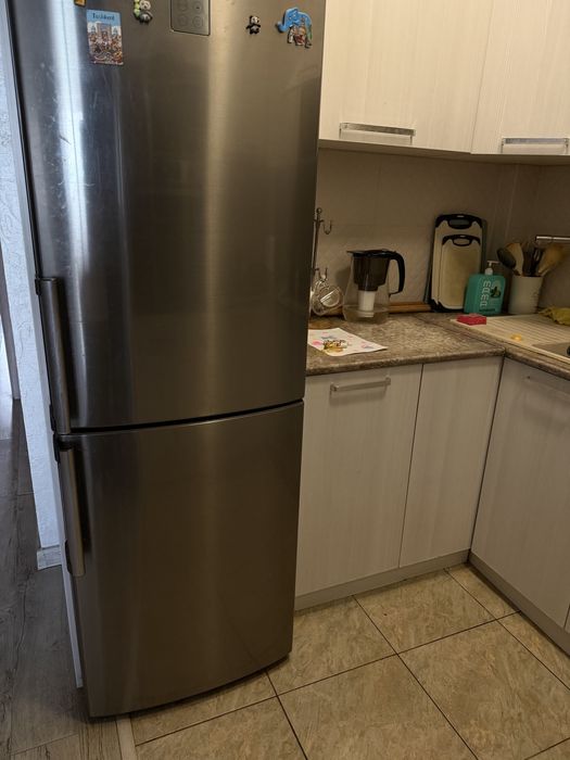 Срочно продам холодильник LG