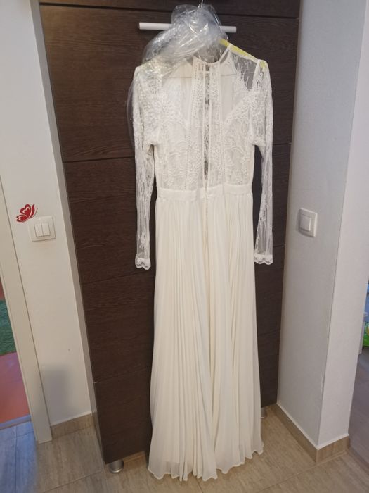 Rochie mireasa cu mâneci lungi