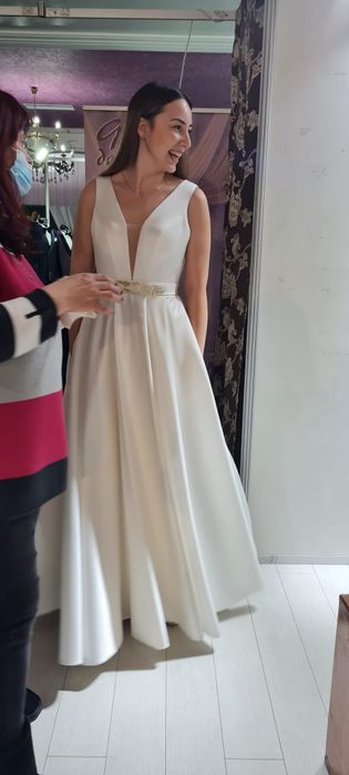 Rochie mireasa tip A line din tafta