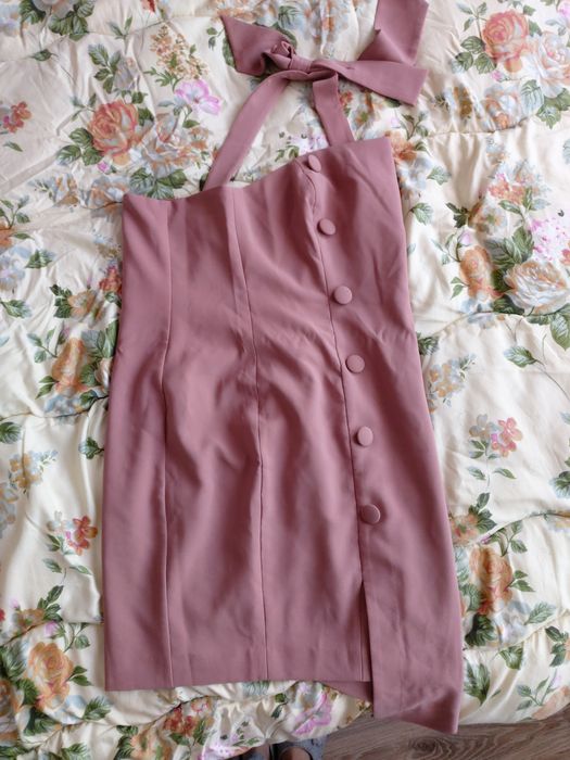 Michelle Keegan пепел от рози рокля