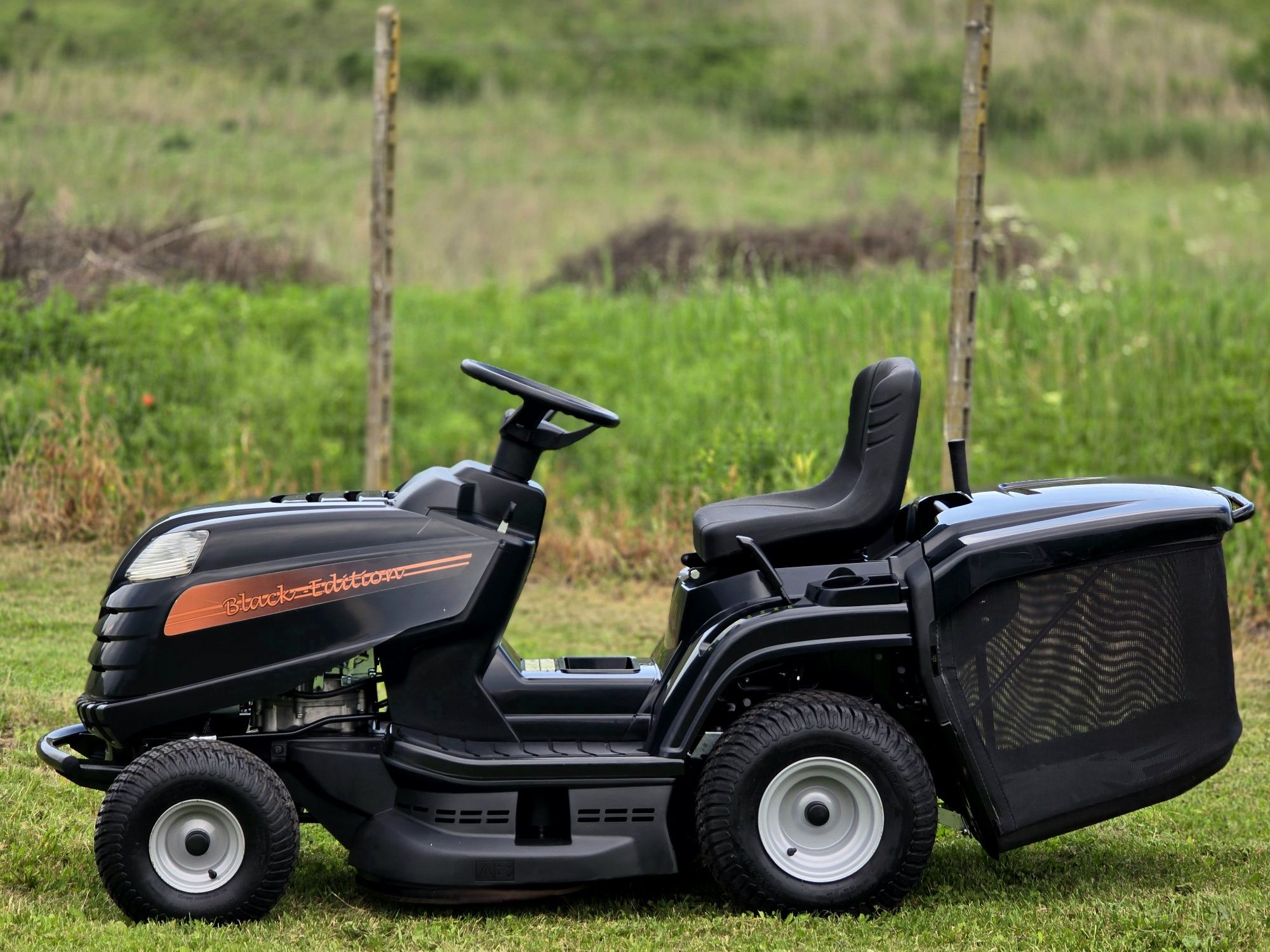 Tractoras gazon iarba Profesional Stiga Pro Black Edition 16.5 cp 2022