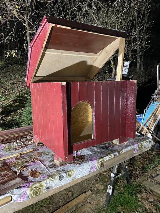 Cusca izolata pentru caini- spatiu de depozitare, acoperis rabatabil