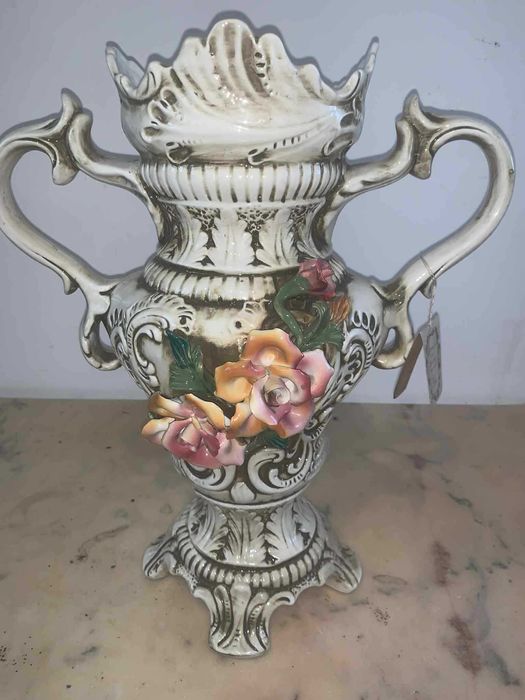 Vaza portelan cu doua manere 3D