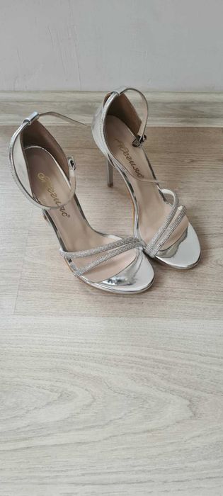Дамски сандали на ток сребърен лак №37 (Мегияс 604-1)