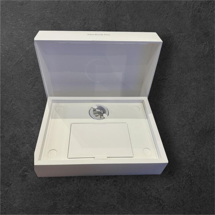 Продавам Аpple mac book pro 14 inch