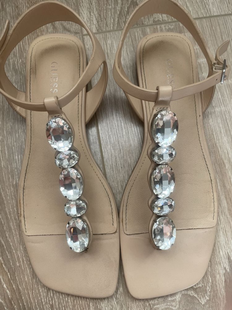 Ниски сандали Guess