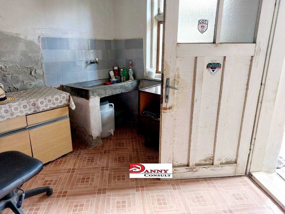 Двуетажна къща с двор в с. Присово, обл. В.Търново