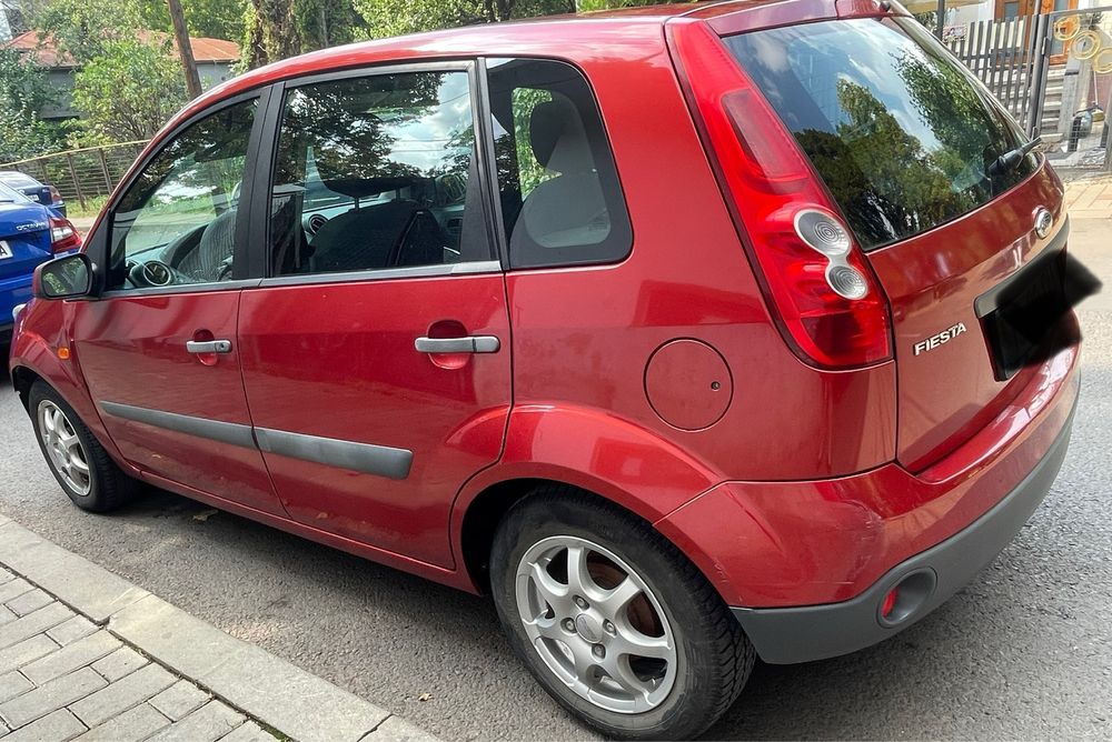 Vand Ford Fiesta, 2006, 123000km, 1800€.