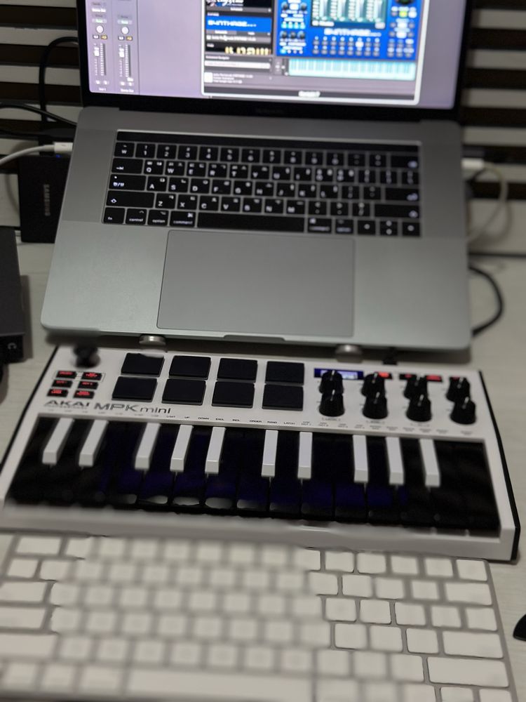 Akai MPC mini Midi klavish Midi keyboard