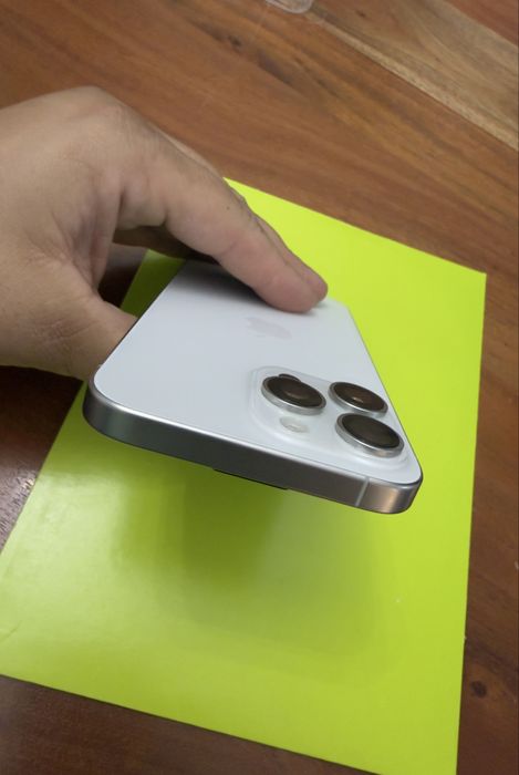 Продавам iPhone 15 Pro Max 512GB