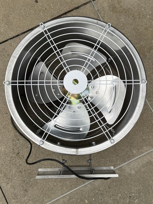 Vand ventilator pentru seră.