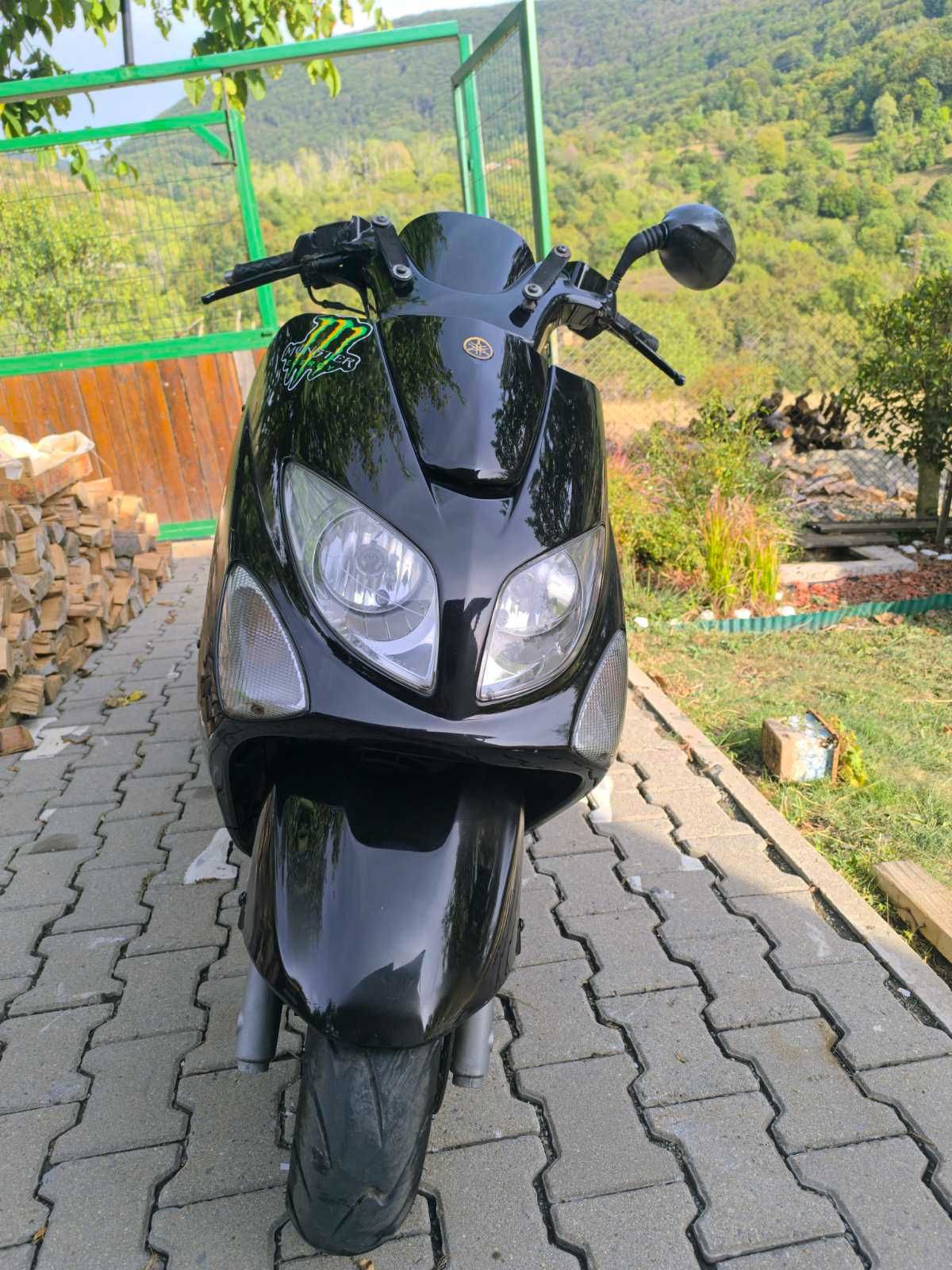 Продавам скутер Yamaha Majesty