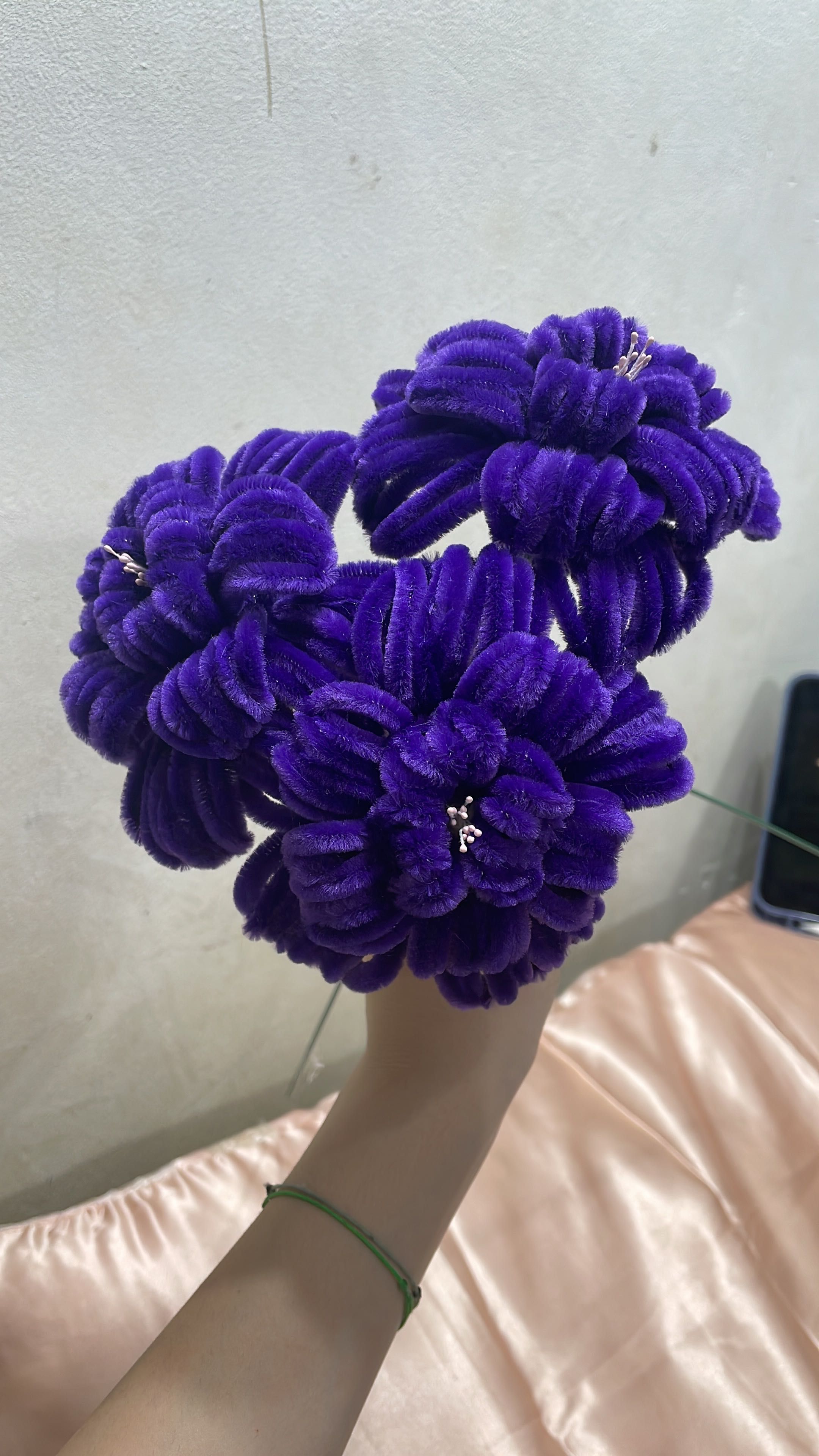 Flori artizanale, handmade din sârmă plușată
