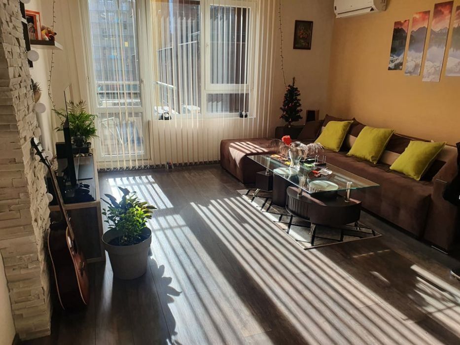 Дава се под наем Двустаен апартамент в София, Люлин 10 - 65 кв.м за 382.5 € - Снимка #1