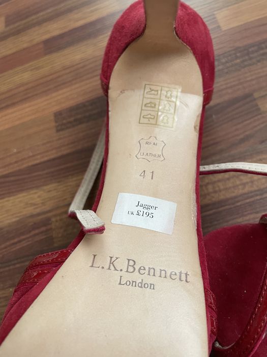 Sandale, purtate o singura data . Calitate superioara.