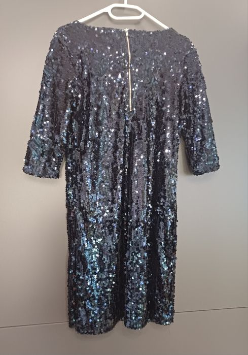 Продавам синя рокля с пайети