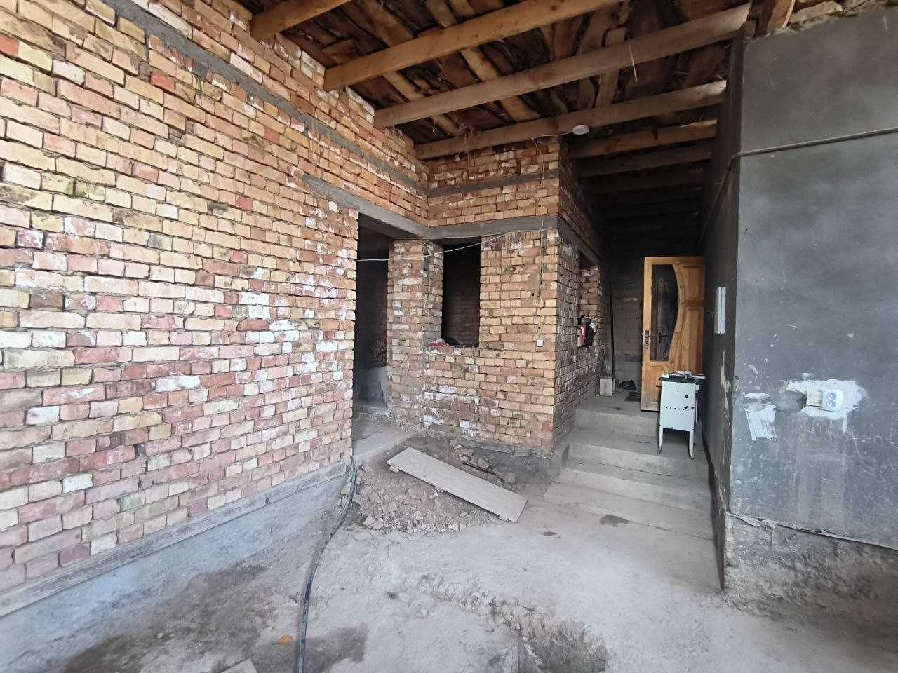 Sotiladi xovli 2,4 sotix Qibray. Продается участок 2.4 соток в Кибрай.