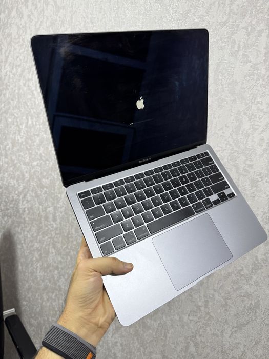 Macbook Air 2020 core i 3 -8/256GB