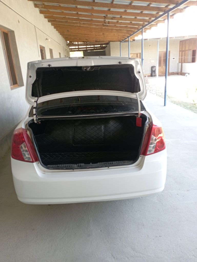 Lacetti 1.8 avtomashinasi sotiladi