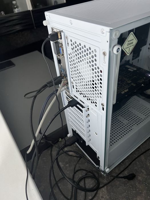 Геймърски Компютър / i7 8x3.90Ghz / 16GB RAM / RX570 8GB / 3TB