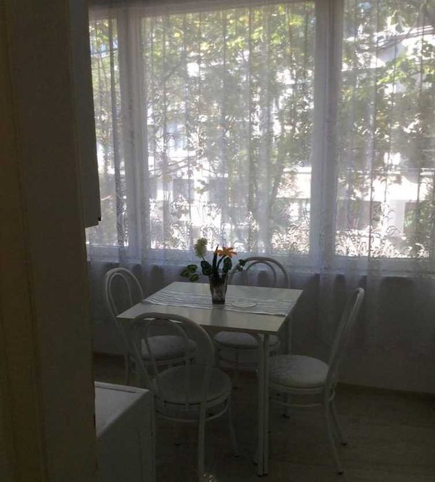 Дава се под наем Двустаен апартамент в Бургас, Лазур - 67 кв.м за 200 € - Снимка #1