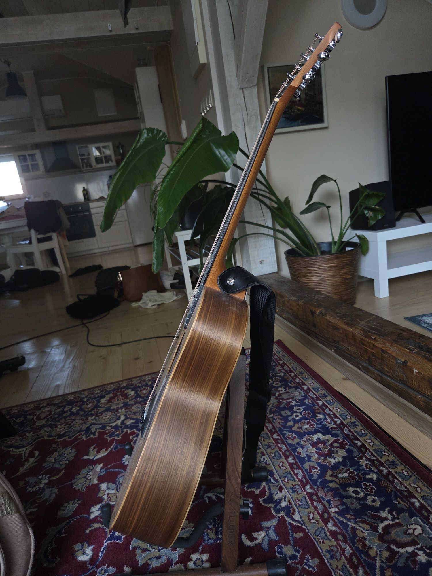 Taylor GS Mini-e Walnut електро-акустична китара