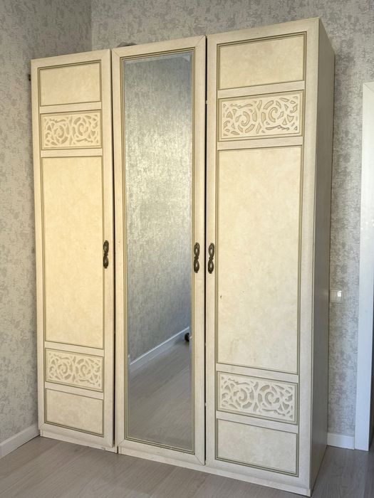 Шкаф , срочно продается !