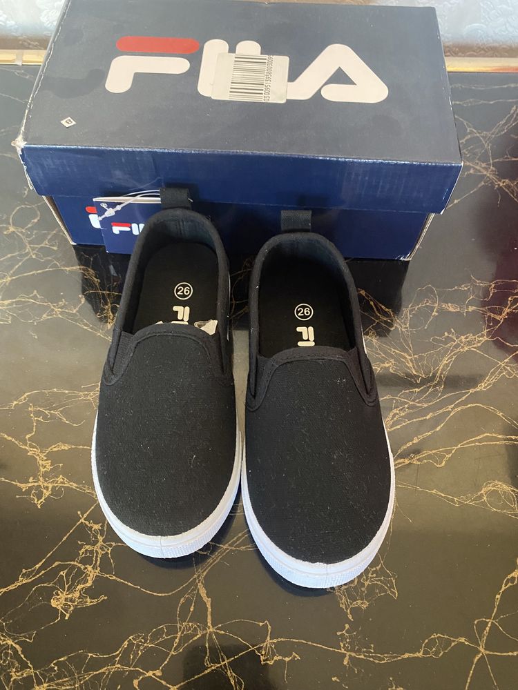 Обувки на fila