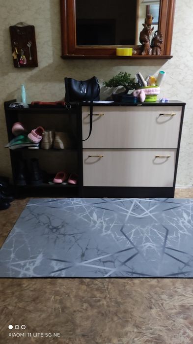 продам прихожую .