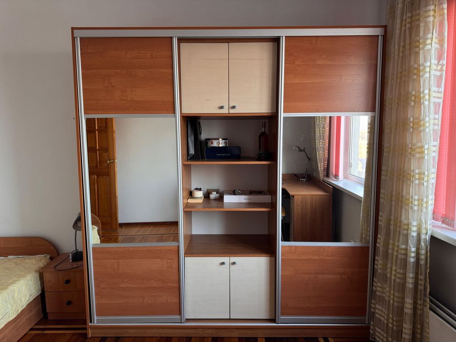 Шкаф с зеркалами