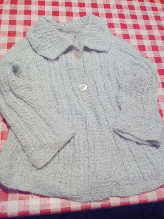 продавам стари детски дрехи всяла по 3 лв.