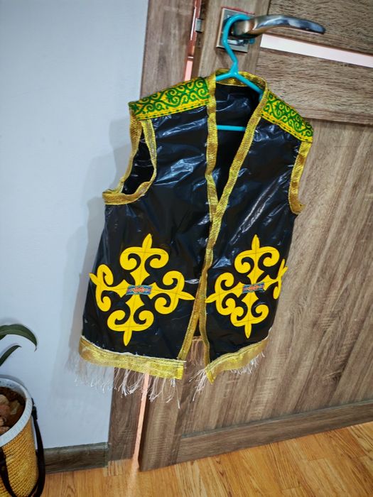 Детский костюм. Безрукавка из пакета