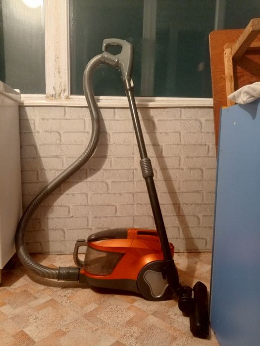 Пылесос LG сатылады.  Жұмыс жасап түр 20 000 мын теңге