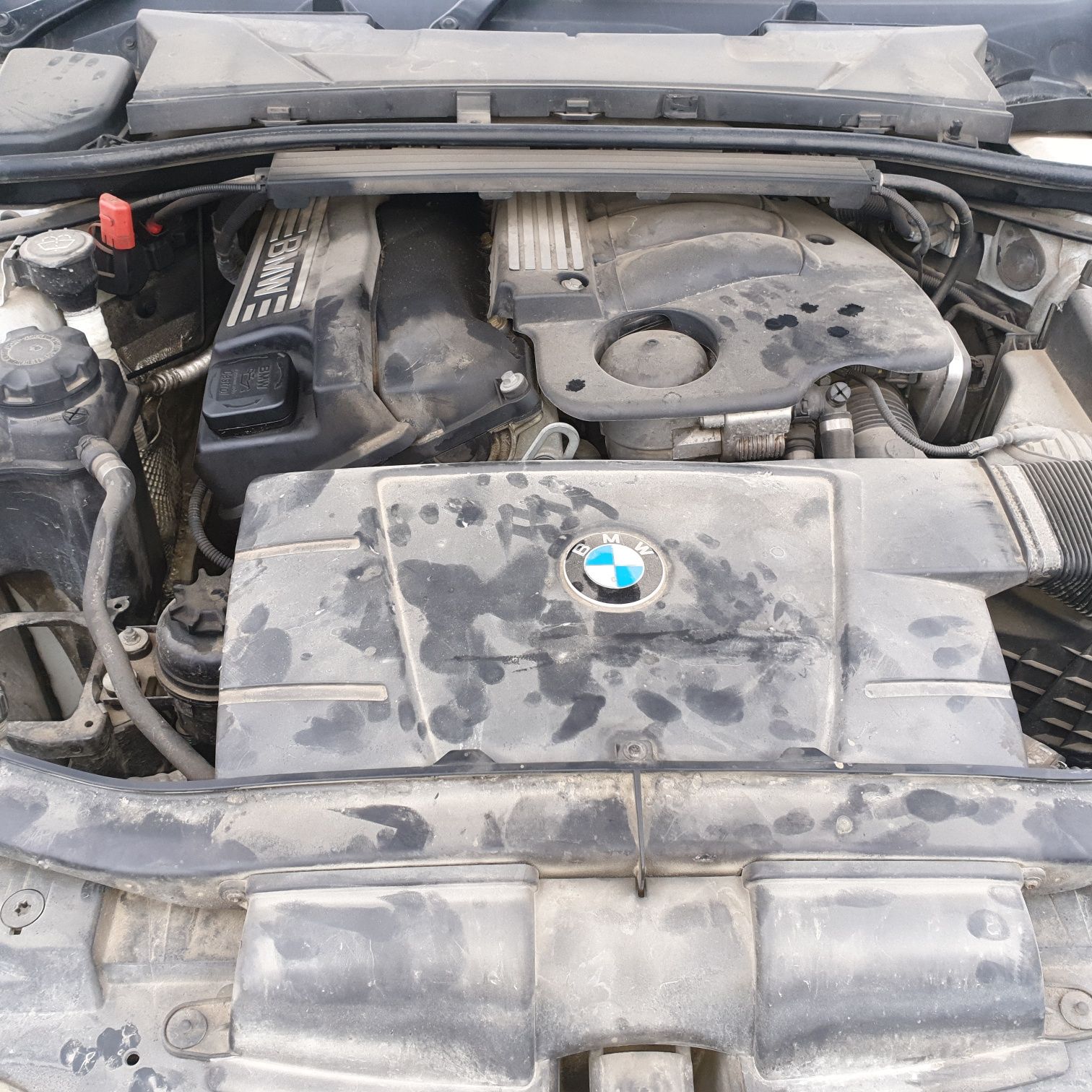 Piese din dezmembrări BMW E90 motor 2000 benzina