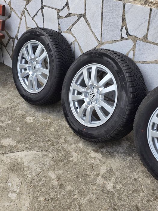 16" 5х114.3 оригинални джанти със зимни гуми 215/60/16 за Хонда Акорд