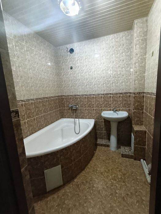 Nukus/Nokis Aeroport qarama-qarsisinda Panayev qizil domda 3 xanali kv