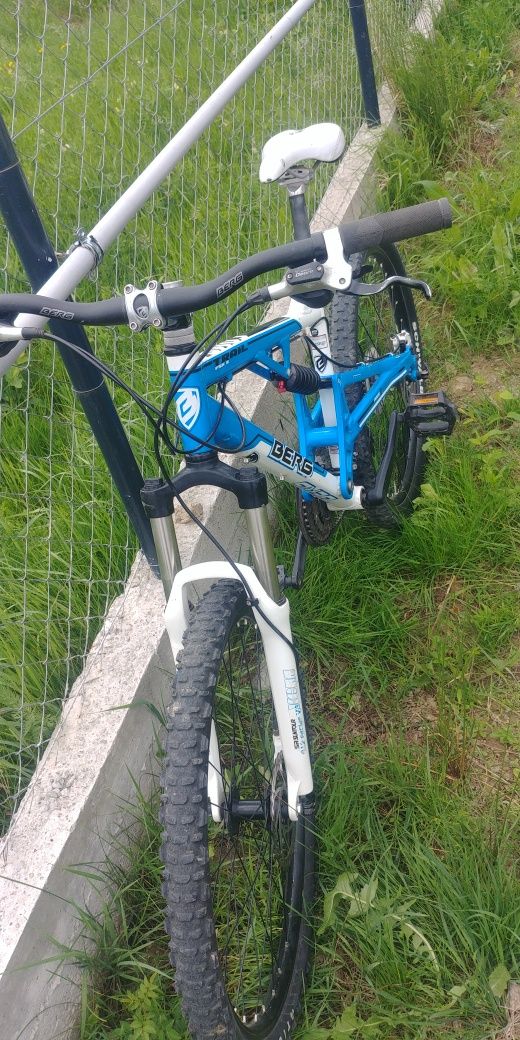 Bicicleta GIANT Full suspens