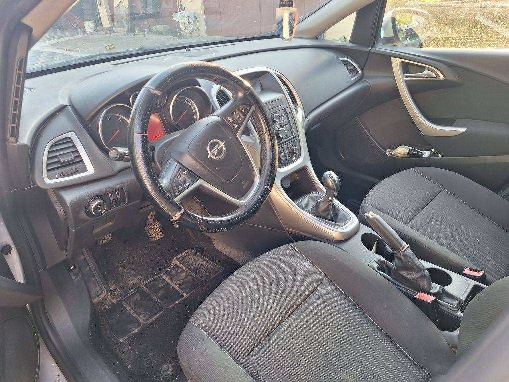 Opel astra J 2010 1.7Diesel Fiscal pe Loc