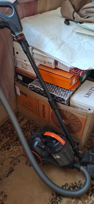 Продам б/у Пылесос