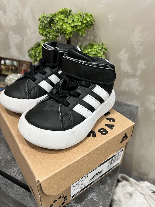 Adidas маратонки 23 размер