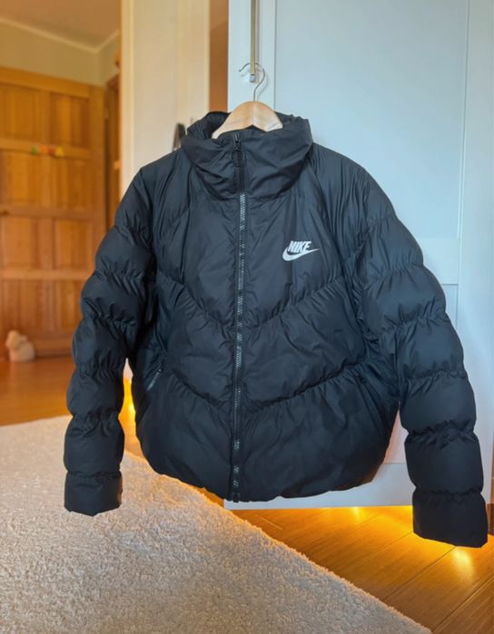 vand geaca nike.