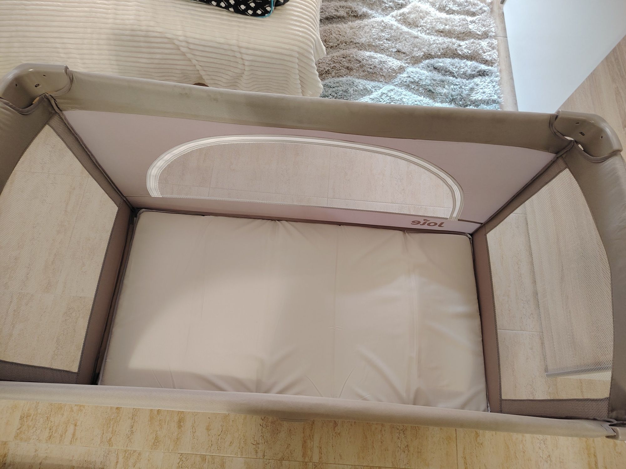 Продавам преносима кошара на едно ниво.