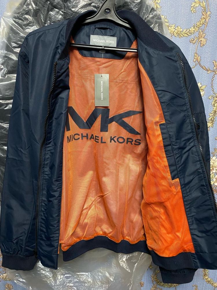 Продам брендовую куртку Michael Kors