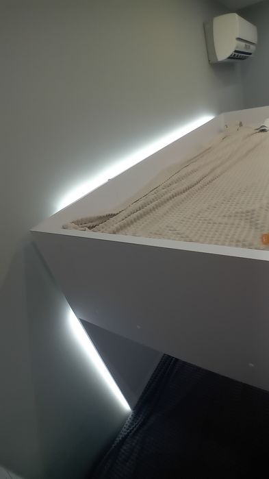 Двуетажно легло с три матрака