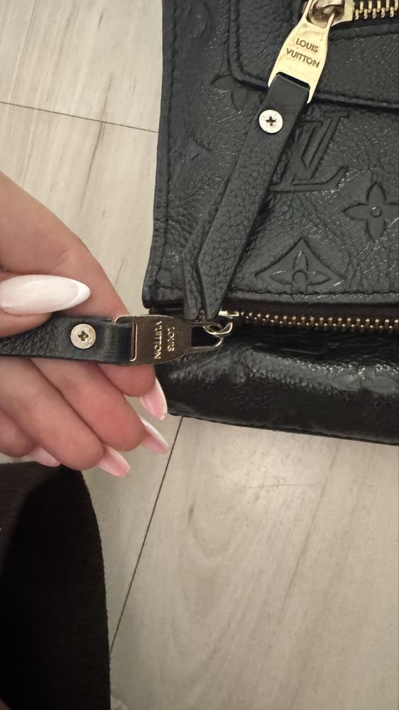 Оригинална чанта(клъч) Louis Vuitton