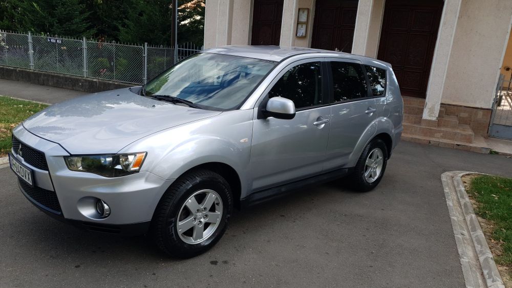 Mitsubishi Outlander 2.0 benzina ,140 cp ,An 2011 !