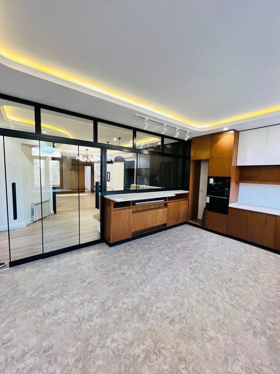 Продаётся 5/5/8 НОВОСТРОЙКА 221м² ор-р: 7 Пятниц, Финанс. Институт