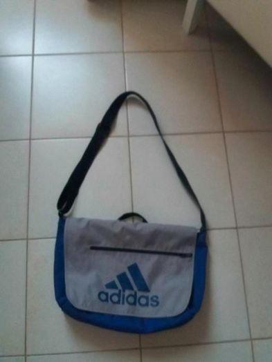 vand geanta sport ADIDAS .produs calitate import Germania ca noua.