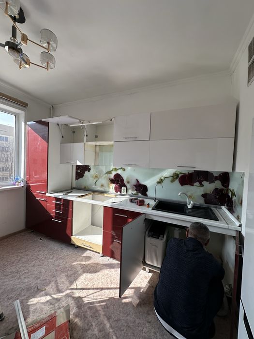 Срочно продамкухонный гарнитуру!!!