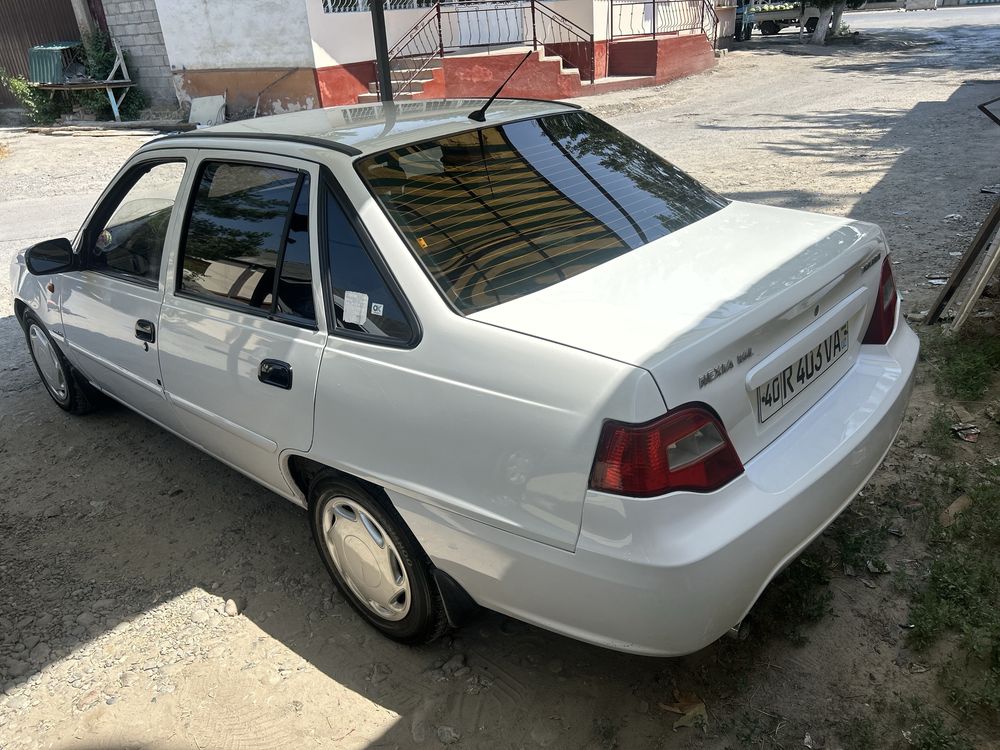 Nexia 2 1.6 sotiladi